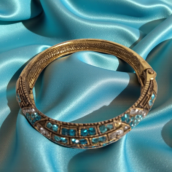 UNKNOWN Jewelry - Gold and Blue Mosaic Women's Bracelet Has Aqua And‎ Clear Rhinestones HINGED